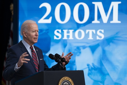 バイデン米大統領の就任で、世界のパワーバランスに変化が(写真:AP/アフロ)