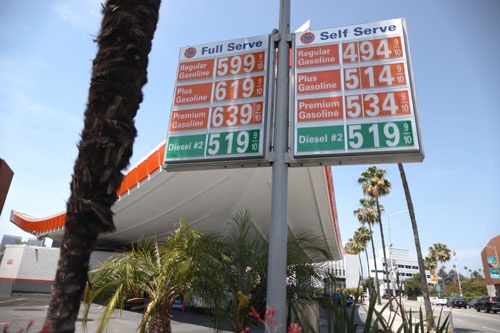 米国ではガソリン価格が高騰している(写真:ロイター/アフロ)