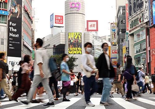緊急事態宣言下、日本経済には試練が続く(写真:つのだよしお/アフロ)