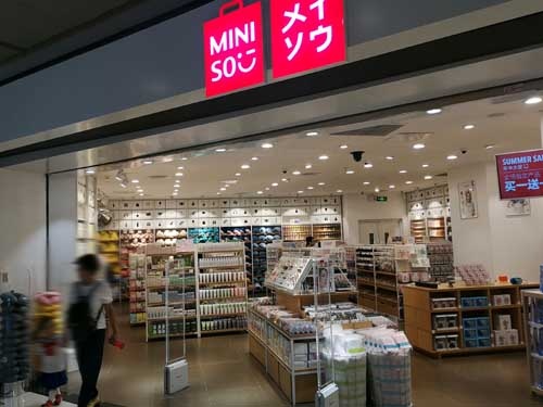 ロゴはともかく店舗自体は、日本のショッピングモールにあっても違和感がない