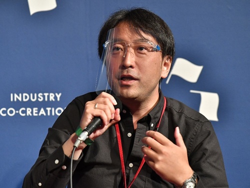「子育て経営学」セッションの進行を務める武田純人氏(元UBS証券アナリスト)も、一児の父。「子育ての試行錯誤を前向きに楽しみたい」