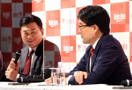 楽天は日本郵政と中国テンセントから出資を受け入れることを発表したが…(写真:つのだよしお/アフロ)