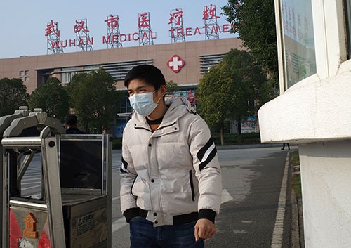 新型コロナウイルスが発生した武漢の医療施設では、今も懸命に働く医師たちがいる（写真：AFP/アフロ）