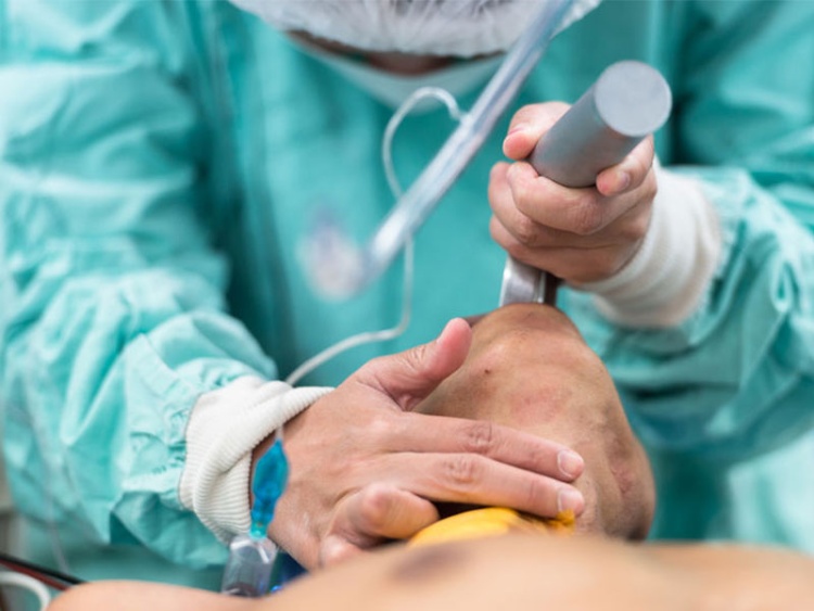 医者だって人の死に慣れない 日経ビジネス電子版