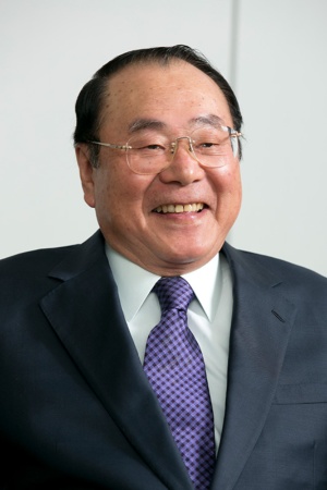 1946年秋田県生まれ。山形大学を卒業後、70年に伊藤忠商事に入社。畜産部長や関連会社プリマハム取締役を経て、99年に食料部門長補佐兼CVS事業部長に。2000年5月にファミリーマートに移り、2002年に代表取締役社長に就任。2013年に代表取締役会長となり、ユニーグループとの経営統合を主導。2016年9月、新しく設立したユニー・ファミリーマートホールディングスの代表取締役社長に就任。2017年3月から同社取締役相談役。同年5月に取締役を退任。趣味は麻雀、料理、釣り、ゴルフ、読書など。料理の腕前はプロ顔負け。(写真：的野弘路）