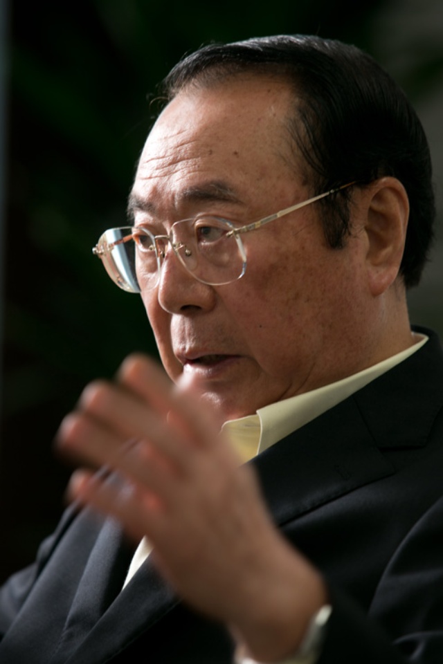 大手商社マンも悩む 再雇用か転職かコンビニでバイトか 日経ビジネス電子版