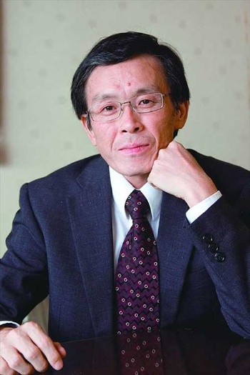 <span class="fontBold">岸見一郎(きしみ・いちろう)</span><br>哲学者。1956年京都生まれ。京都大学大学院文学研究科博士課程満期退学。専門の西洋古代哲学と並行して、アドラー心理学を研究。『嫌われる勇気』『幸せになる勇気』(ともにダイヤモンド社)など著書多数