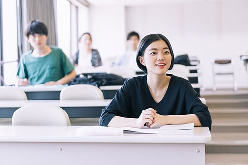 間違えてもできない生徒だと思われないとわかれば、生徒は安心して積極的に勉強に取り組む(写真=PIXTA)