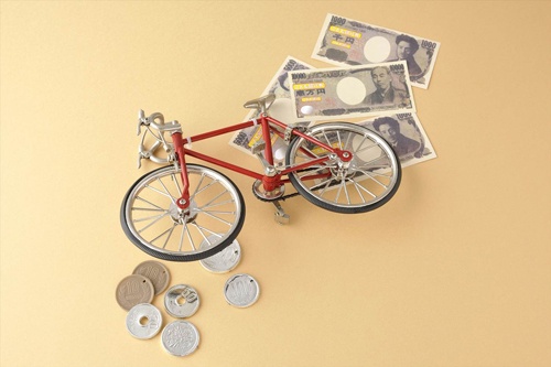 「自転車操業」と「余裕ある財務」を分けるものとは何か?(写真=ナオ/PIXTA)