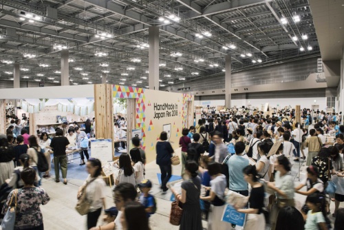 写真はCreemaの大型イベント「ハンドメイドインジャパンフェス」の会場。東京ビッグサイトで2013年から開催中。19年からは年2回の開催となった。このほか小規模なイベントを含めると年20回以上のイベントを開催している(写真提供:クリーマ)