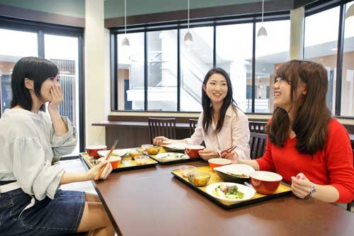 学生に人気の食事付き学生マンション。学生の親からの問い合わせに24時間対応するなど安心してもらえるマンションづくりも好評(写真:ジェイ・エス・ビー)