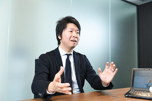 「とてつもない歴史のある日本でなら、圧倒的に高い価値のある富裕層向けの体験を生み出せますが、それをしつらえるのは非常に難しい。挑戦のしがいがあります」と語る丸山氏(写真:清水真帆呂)