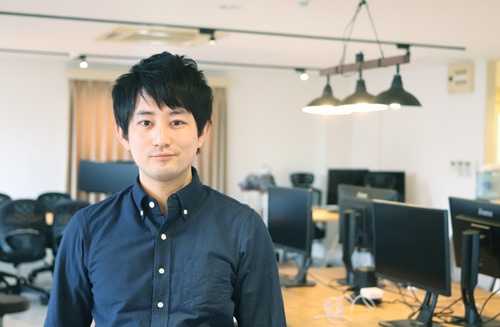 國重侑輝(くにしげ・ゆうき) Baseconnect株式会社代表取締役社長。1990年生まれ。大阪府出身。高校生の頃から、国際NGOを立ち上げるなどして国内外の貧困問題解消に関わる。立命館大学国際関係学部在学中にインターネットスタートアップのCampusを創業。2017年にベースコネクトを創業。19年に企業情報データベースをリリース。利用社数は既に4万4000社を超える(写真提供:ベースコネクト)
