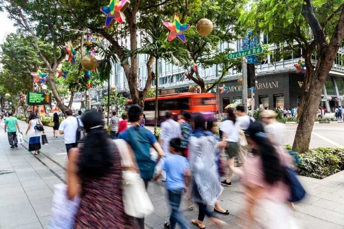 シンガポールの繁華街、オーチャードロード。アジアの活気を感じる街だ（写真：123RF）