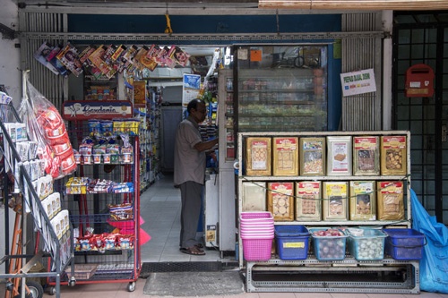 アジア各国の小さな町の個人商店に足を運ぶことを惜しまず、流通網を構築することが世界的企業を相手に生き残るコツだった（写真：123RF）＊写真はイメージ