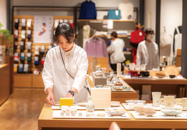 中川政七商店、非ファミリー体制に移⾏ ビジョン重視で6割増収：日経