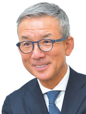 <span class="fontBold">白井 一幸(しらい・かずゆき)</span><br>駒澤大学卒業後、1983年ドラフト1位で日本ハムファイターズ(現北海道日本ハムファイターズ)入団。91年リーグ打率3位、最高出塁率を記録。現役引退後は米ヤンキースでのコーチ留学を経て、日本ハムの二軍監督、一軍ヘッドコーチなどを務め、リーグ優勝2回、日本一2回を獲得。17年に退団後は、野球解説のほか企業研修などにも活動の場を広げる(写真:菊池一郎)