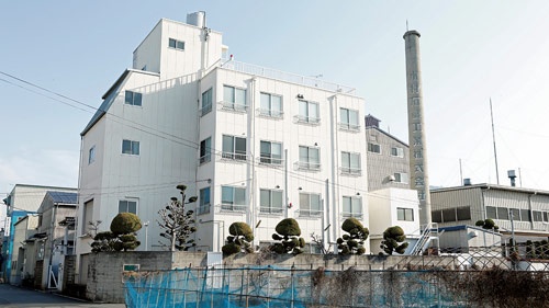 2024年に創業100年を迎える木村石鹸工業の本社(大阪府八尾市)