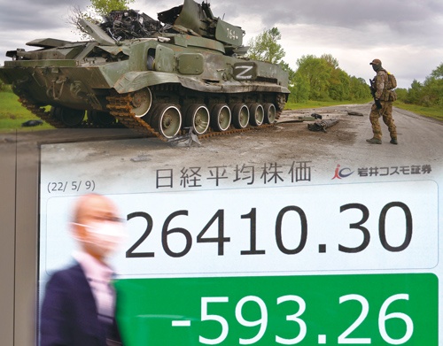 (写真/AP/アフロ(上)、つのだよしお/アフロ(下))