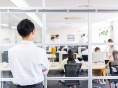 給料は高いけれど 働かないオジサン にもう一度発奮してもらいたい 日経ビジネス電子版 給料は高いけれど 働かないオジサン にもう一度発奮してもらいたい 日経ビジネス電子版