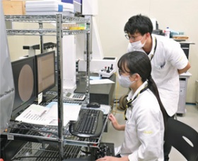 高性能の測定装置で誤差を測定し、精度を保証する