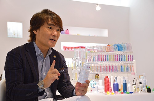 プラスチックを どの会社よりも 可愛がっています