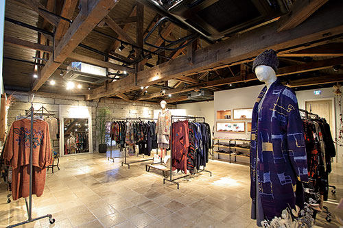 マーケット追わず個性を追求する佐藤繊維 作り手が流通を変える：日経