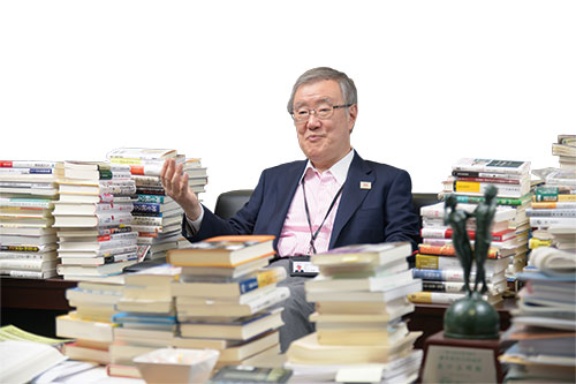 出口治明氏が薦める5冊 打つ手に困った今こそ本の力を借りよう 3ページ目 日経ビジネス電子版 出口治明氏が薦める5冊 打つ手に困った今こそ本の力を借りよう 3ページ目 日経ビジネス電子版