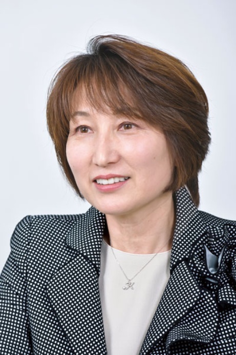 夫急逝で専業主婦から転身 世界の山ちゃん 社長 日経ビジネス電子版