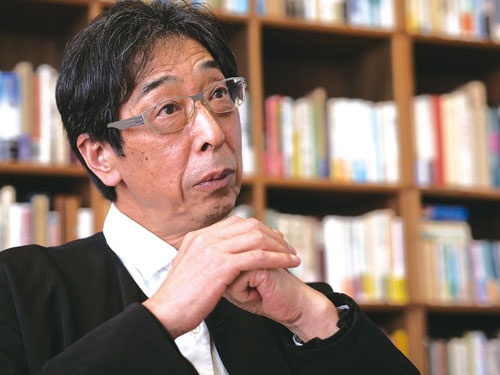「国内に3000店出店だとまだ弱いぐらいだ」と言い切る金井会長(写真/加藤康)