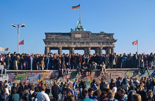 1989年、ベルリンの壁が崩壊した(写真:ユニフォトプレス)