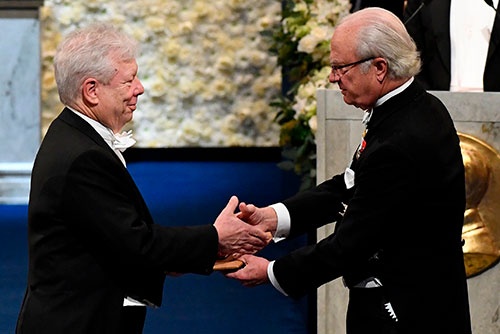 2017年ノーベル賞授賞式でのリチャード・セイラー教授（左）（写真：AFP／アフロ）