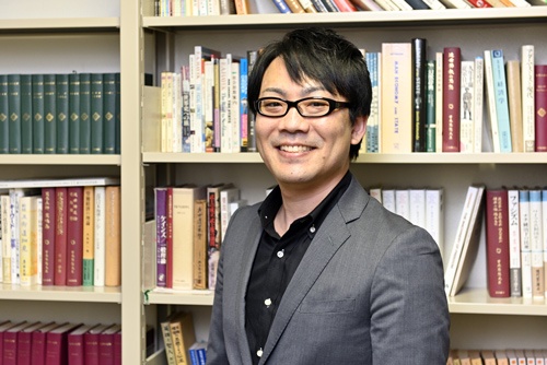 森田 健司(もりた・けんじ) 1974年神戸市生まれ。京都大学経済学部卒業。京都大学大学院人間・環境学研究科博士後期課程単位取得退学。博士(人間・環境学)。現在、大阪学院大学経済学部教授。専門は社会思想史。特に江戸時代の庶民文化・思想の研究に注力している。著書に『江戸暮らしの内側』(中公新書ラクレ)、『かわら版で読み解く江戸の大事件』(彩図社)、『なぜ名経営者は石田梅岩に学ぶのか?』(ディスカヴァー・トゥエンティワン)など多数(写真:山本さとる)
