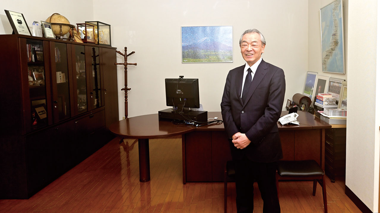 富士山グッズ”並ぶハードオフ会長室「誰もが知る日本一に」：日経ビジネス電子版