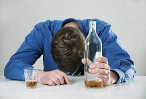 だんだんと飲めるようになっていく人と全く飲めない人…その違いは何だろうか。（&copy;Valentina Murabito-123RF）