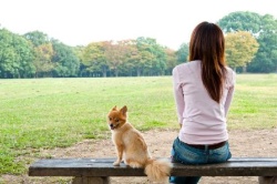 人には背後に人がいることを察知する能力がある?(takayukiworld-123rf)