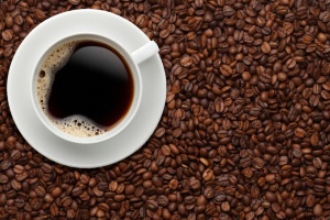 コーヒーを多く飲むと、カフェインを多く摂取することになる。カフェインの摂り過ぎはカラダに悪影響を及ぼすのではないだろうか。果たして、コーヒーの適量とは？（&copy;TAKASHI HONMA -123rf）