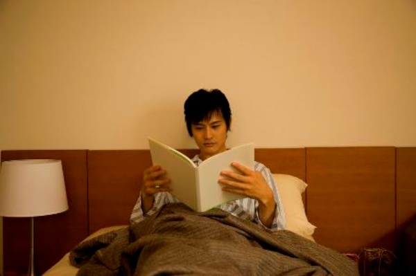 ベッドで本はng 不眠を解消する5つのルール 日経ビジネス電子版 ベッドで本はng 不眠を解消する5つのルール 日経ビジネス電子版